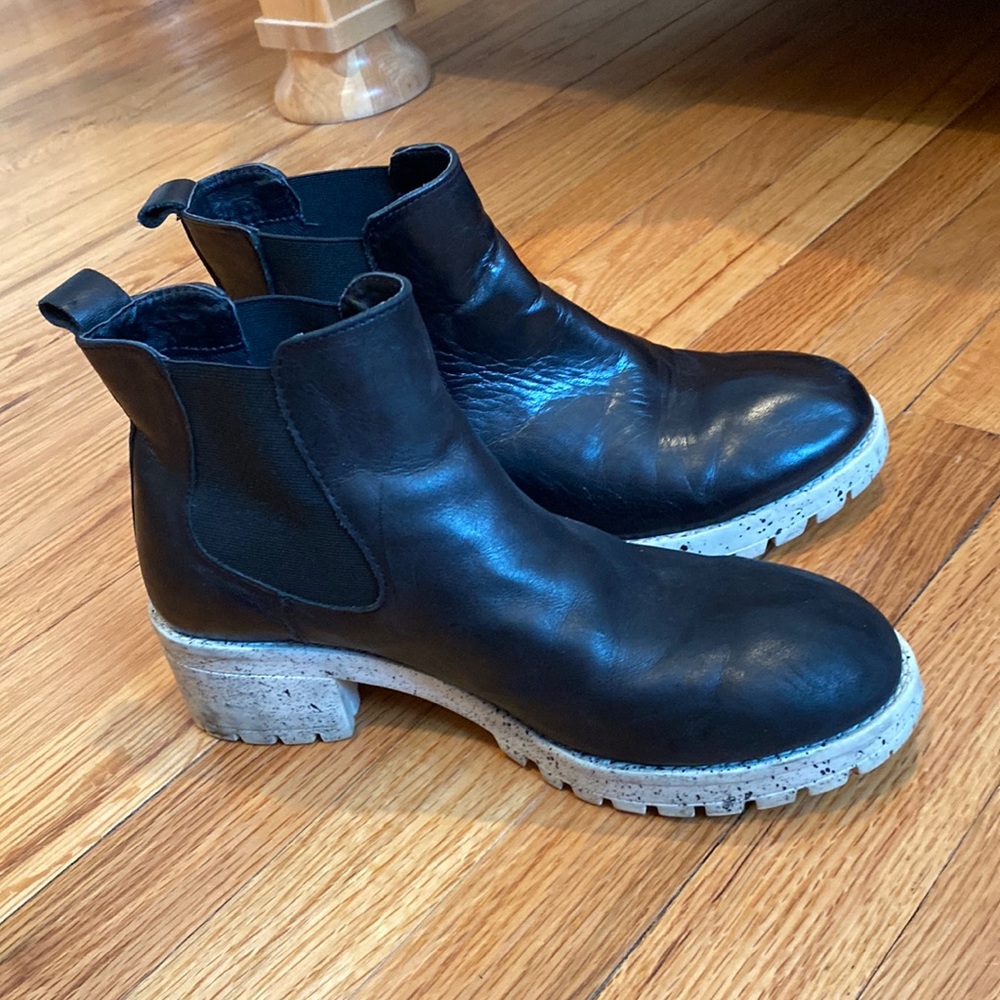 Urban Outfitters grunge bootie